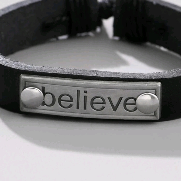 Unisex "Believe" PU Bracelet - Picture 3 of 3